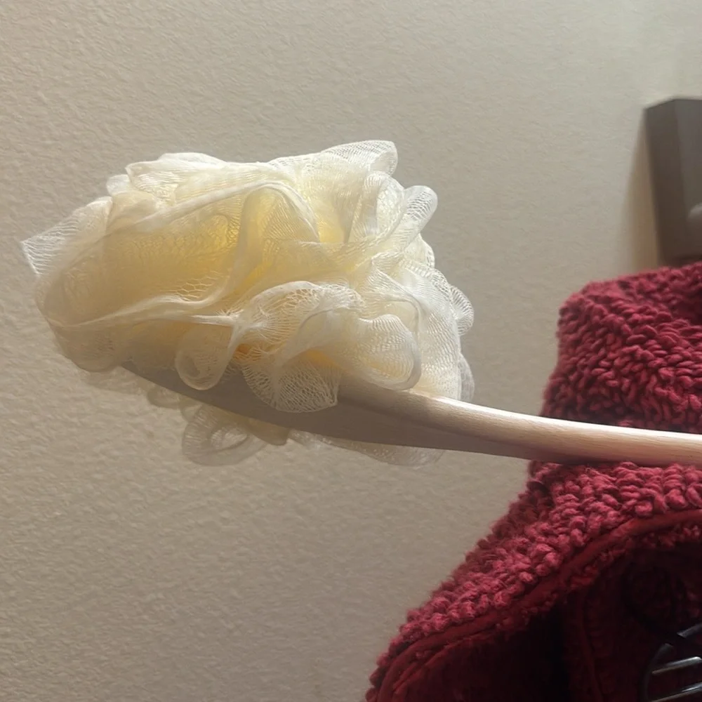 NWT Ecotools luffa extended on(of course) a waterproof wood handle. Eco friendly